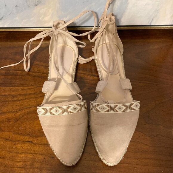 Nine West Women 8M Beige Canvas Boho Flat Sandel Ankle Tie Beaded Slip Ons - Picture 1 of 12